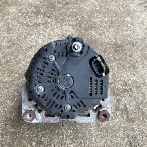 C25セレナ　オルタネーター