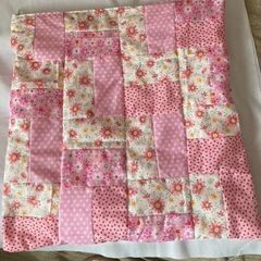 ハンドメイド　鮮やかな花柄のレールフェンスクッションカバー　ピンクの画像