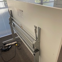 会議机パソコンコード取出口付きの画像