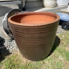 大型植木鉢の画像