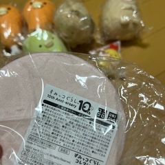 ※期間限定！すみっコぐらしケーキ、チキップダンサーズ小チキン、ポーチセットの画像