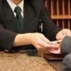 コンテナホテルのフロントスタッフ