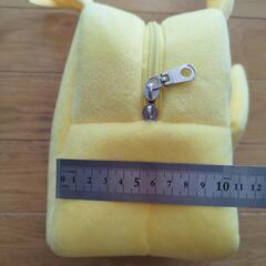 ピカチュウバッグ未使用品だけどファスナー片方損傷の画像