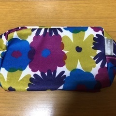 ★新品　花柄　ポーチ