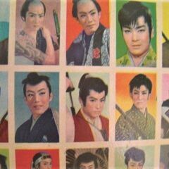 昭和30年代の時代劇チャンバラ全盛期の写真着色ミニブロマイド・面子トランプ55面シート未裁断、未使用美品1シート★駄菓子屋◎駄玩具の画像