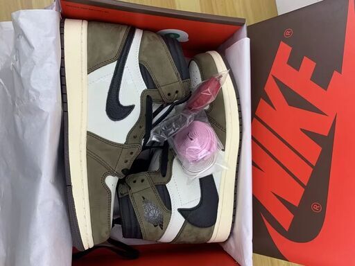 大人気 TRAVIS SCOTT × AIR JORDAN 1 RETRO HIGH