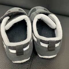 asics 14.5cm 黒の画像