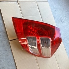 フィット2 前期　テールランプ〈右〉