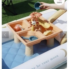 スリーコインズ　ウォーターテーブル　水遊び　プールの画像