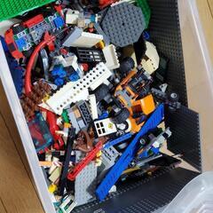 レゴブロック（衣装ケースごと）の画像