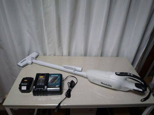 マキタ　１８V充電ステッククリーナー　中古