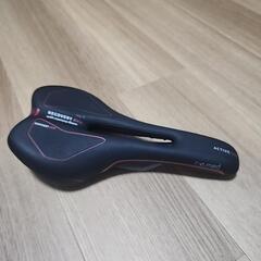 クロスバイクサドル