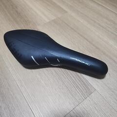 fizik arione サドル