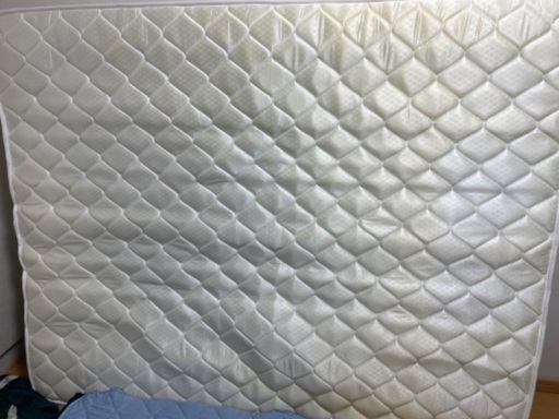 クイーンサイズベッド