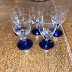 小さいグラスの画像