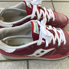 スニーカー　靴　赤　サッカニーsaucony