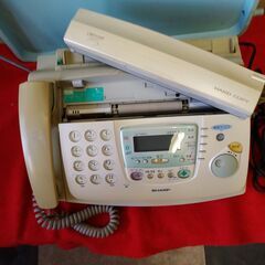値下げ。格安中古 　感熱紙付き、ハンドコピーＦａｘ電話機　シャープ　ＵＸ－Ｋ４８ＣＬ　ハンドコピー付き感熱紙フアックス電話機、専用感熱紙Ｂ4　長さ３０ｍ利用、取説無し。 　返品不可。Ｆａｘ・電話、は有りますが使用未確認ですご了承ください。各１台限り。  　電話機接続コードは、お付けできる思いますから必要長さをお知らせください。 の画像
