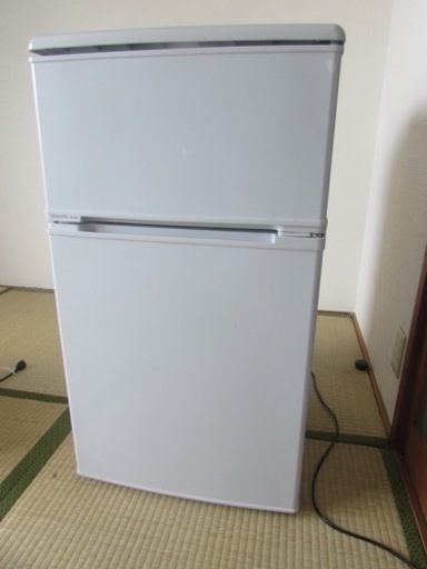 【複数購入割引あり・代理出品】冷蔵庫 MORITA MR-D90E-W