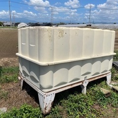 貯水タンク　3000Lくらい　中古