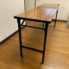 長いテーブルの画像