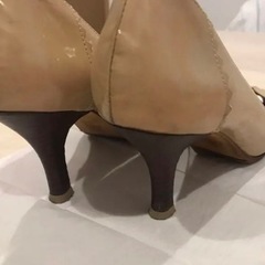 モードエジャコモ パンプスの画像