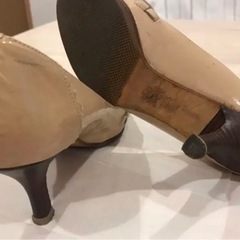 モードエジャコモ パンプスの画像