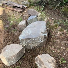 自然石　石イス　石テーブルの画像