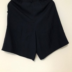 紺色ボトムスの画像