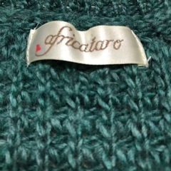 緑色ニットセーターの画像