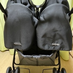 双子用ベビーカーの画像