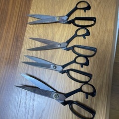 裁ち鋏　四本の画像