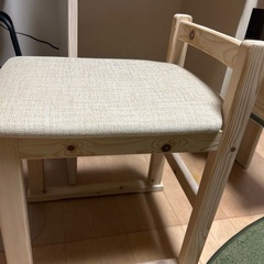 白い木目のドレッサーの画像