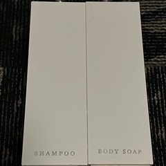 シャンプー、ボディーソープ、コンディショナーボトルの画像