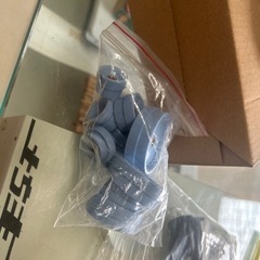 腕時計の裏蓋を閉める機械の画像
