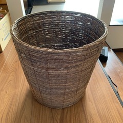 ぬいぐるみ入れ、ゴミ箱、観葉植物入れなどに。商談中です！