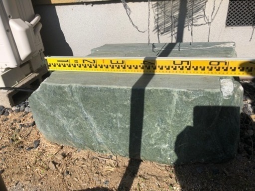 四国　阿波の青石　靴脱ぎ　　表面仕上げ加工済み