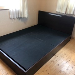 ダブルベッドの画像