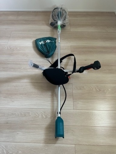 マキタ 充電式草刈機18V 刈込幅230バッテリ・充電器付 MUR190SDST