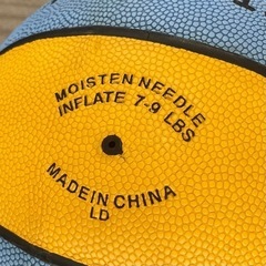【超美品‼️】MINDCOLLISION NO.5 バスケットボール 小型 空気入れ＆収納袋付き マルチカラー♪の画像