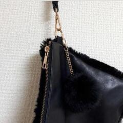 クラッチバック ブラック ラビットファーチャーム付 ANTIQULOTHESの画像
