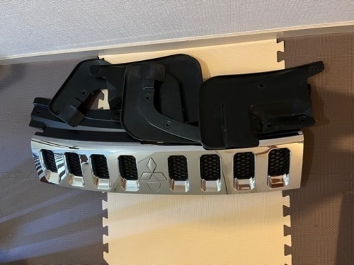 デリカd5　純正　グリル　マットガード