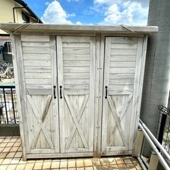 【商談中】オフホワイト　アンティーク風　パイン材物置　収納庫　ガレージ