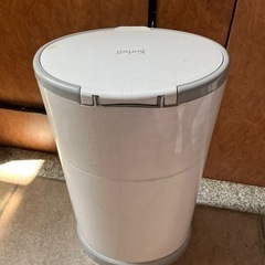 ⑩ オムツ捨て　アンパンマン　ゴミ箱