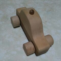 木製の車の画像