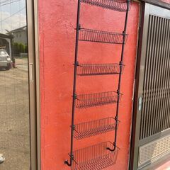 調味料 ラック 壁掛け スパイス ラック ドア 掛け 収納 ラックの画像