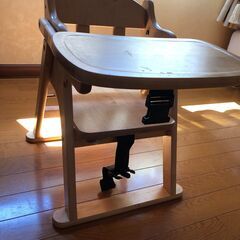 新品同様　0.5－3歳ぐらいまでの高級ベビー安全椅子＆テーブル絶...