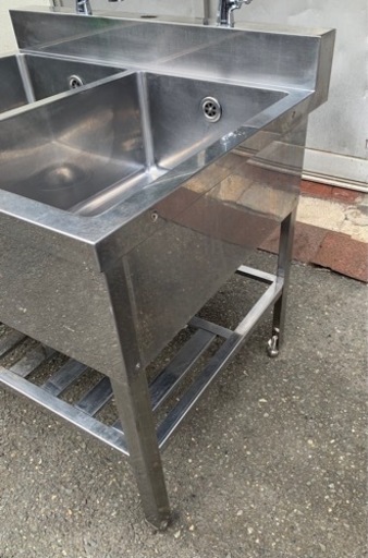 業務用 2槽シンク 二口蛇口付き 幅900×奥750×高さ800(mm) 流し台 二層 ニ槽 厨房機材 キッチン 手洗い場 店舗用品 2層 ホース新品 大阪発