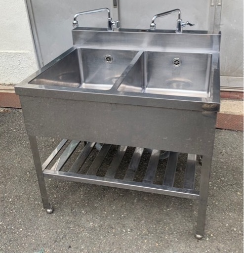 業務用 2槽シンク 二口蛇口付き 幅900×奥750×高さ800(mm) 流し台 二層 ニ槽 厨房機材 キッチン 手洗い場 店舗用品 2層 ホース新品 大阪発