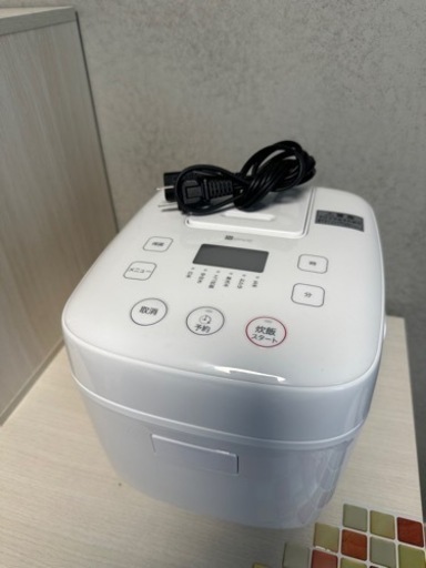 【美品】ほぼ新品炊飯器。3か月前に6,790円で購入。急遽引越しで必要無くなりました。