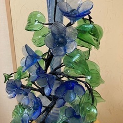 ガラス細工の花瓶の画像